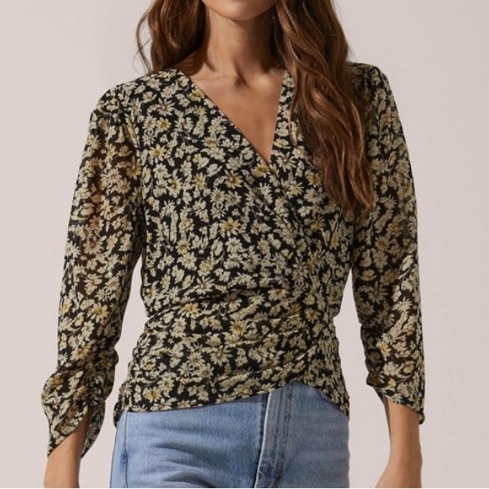 ASTR Black Floral Wrap Front Black Yellow Floral Long Sleeve Top Blouse Size Med - Picture 1 of 10